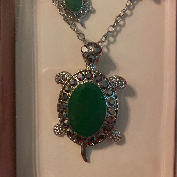 Turtle Necklace and Earrings Set 🐢 - Picture 2 of 5